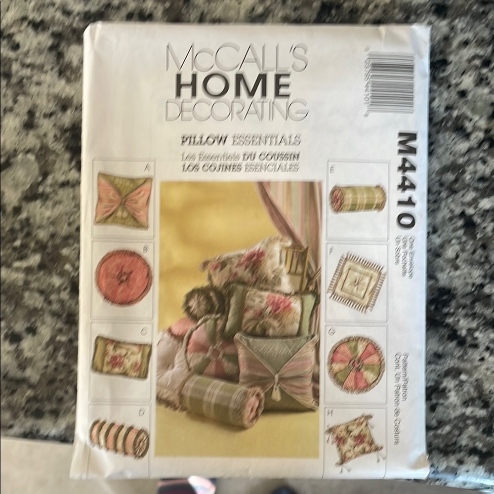 McCall's Home Decorating Pillow Essentials